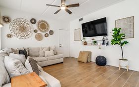 Luxe South Padre Condo With Pool - Walk To Beach!