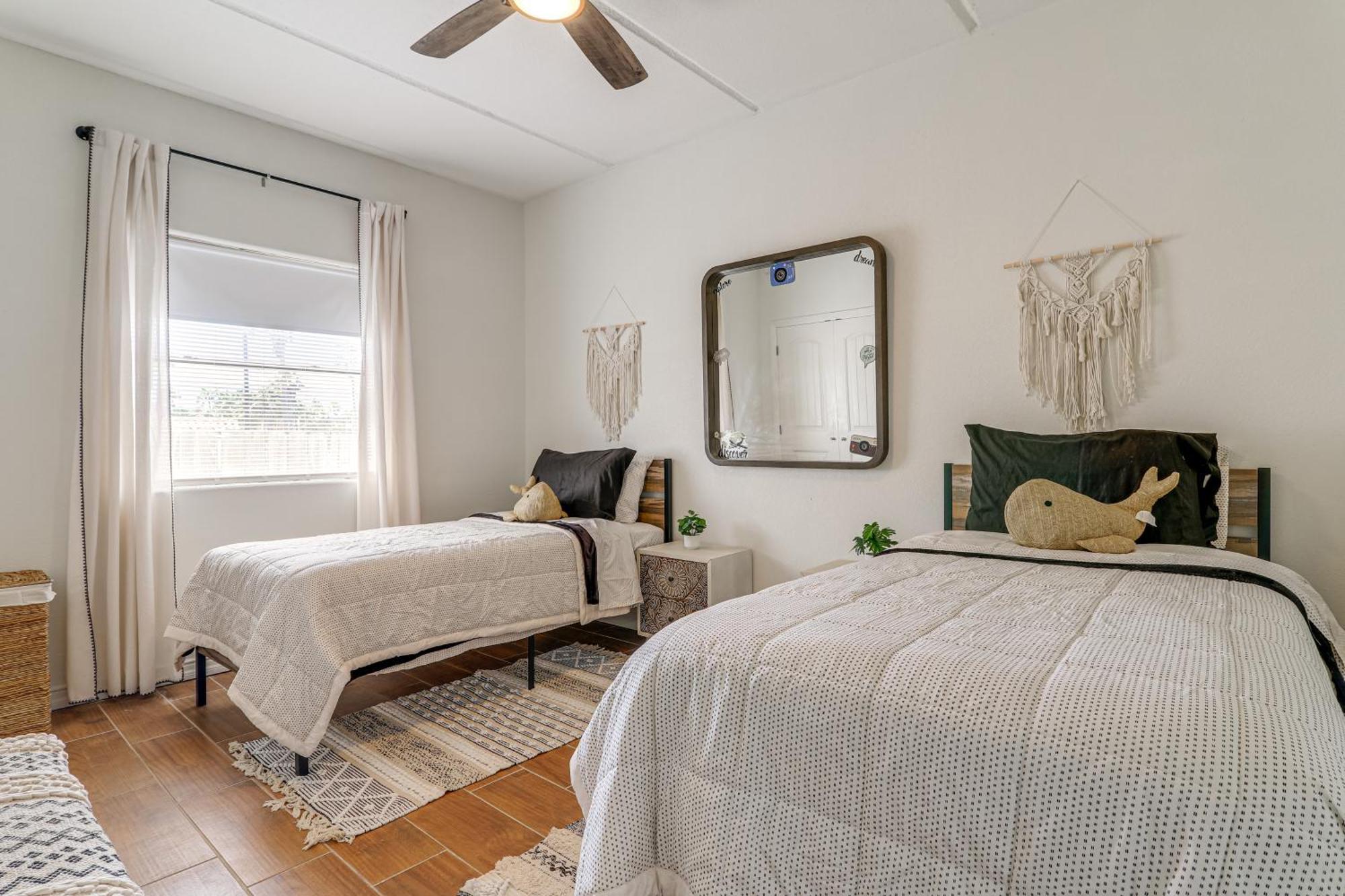 Luxe South Padre Condo With Pool - Walk To Beach! South Padre Island Exterior photo