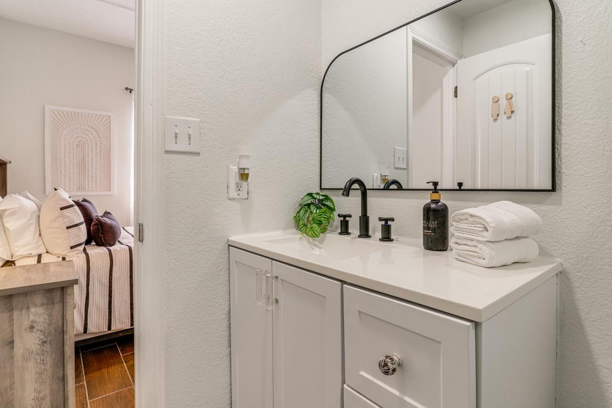 Luxe South Padre Condo With Pool - Walk To Beach! South Padre Island Exterior photo
